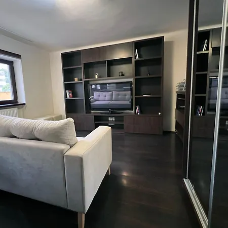 Urban Oasis: Central Location * Boekarest