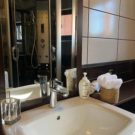 Urban Oasis: Central Location Apartament