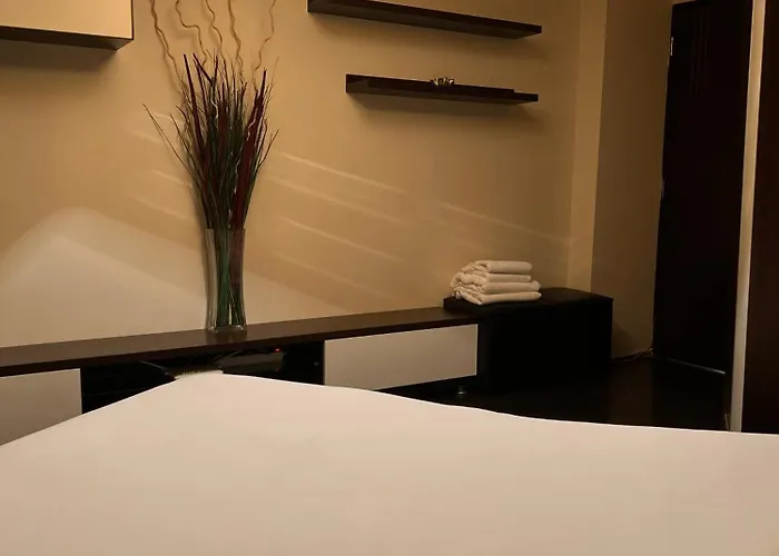 Urban Oasis: Central Location Апартаменты Бухарест