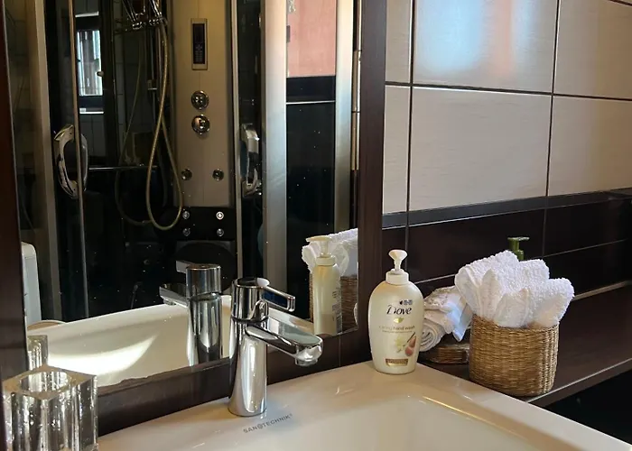 Urban Oasis: Central Location Apartament