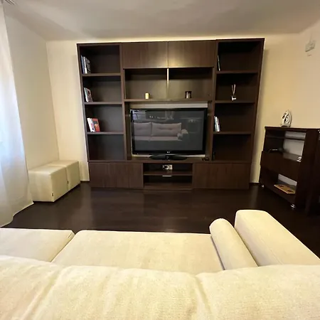 Urban Oasis: Central Location Appartamento *